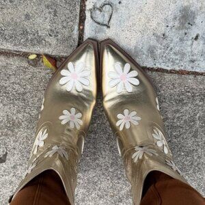 new Betsey Johnson Teddyy Gold Boots 2510 2T9M